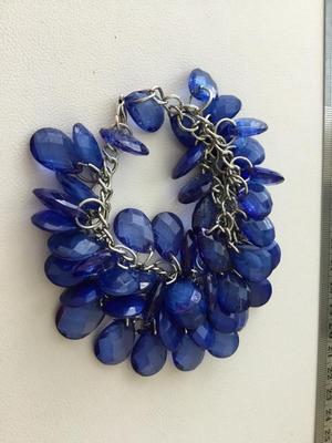 Blue beaded fashion bracelet