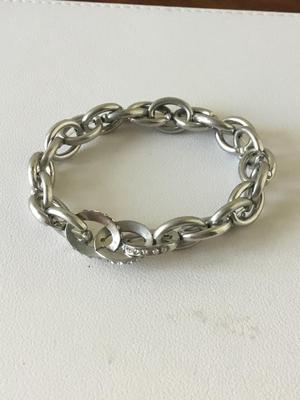 Beautiful silver tone chain link fashion bracelet