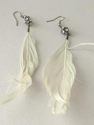 White feather fashion earrings