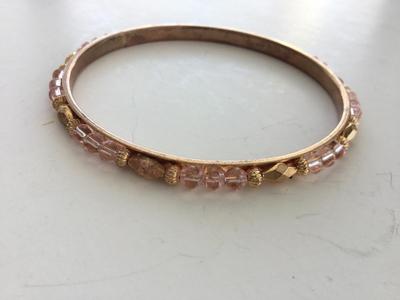 Unmarked fashion bracelet