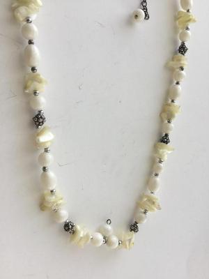 Beautiful white fashion collar necklace