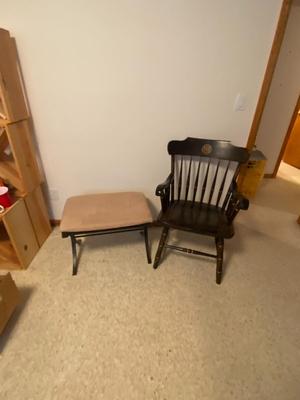 REGENTS OF THE UNIVERSITY OF MINNESOTA CHAIR AND AN OTTOMAN/BENCH