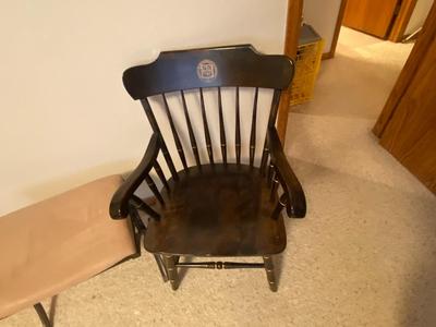 REGENTS OF THE UNIVERSITY OF MINNESOTA CHAIR AND AN OTTOMAN/BENCH
