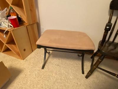 REGENTS OF THE UNIVERSITY OF MINNESOTA CHAIR AND AN OTTOMAN/BENCH
