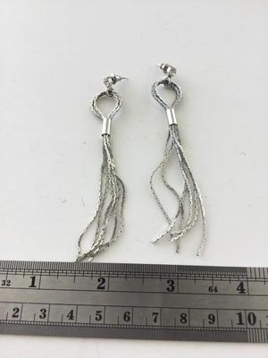 Beautiful dangle fashion earrings