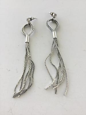 Beautiful dangle fashion earrings