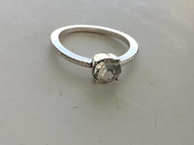 Unmarked fashion ring