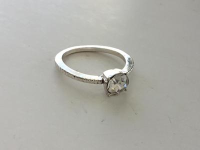 Unmarked fashion ring