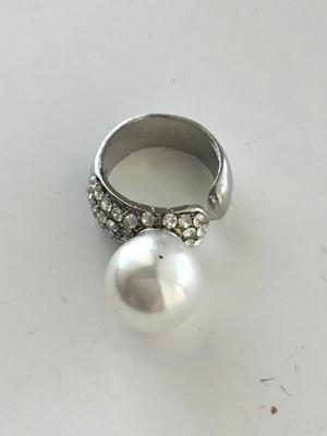 Unmarked faux pearl statement ring