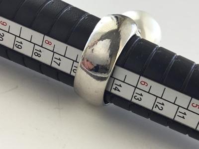 Unmarked faux pearl statement ring