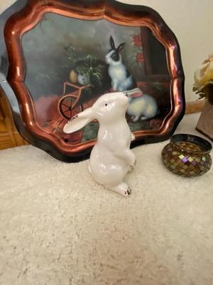 VINTAGE TOLE METAL TRAY, MOSAIC GLASS VOTIVE HOLDER, SILK FLOWERS AND A RABBIT FIGURE