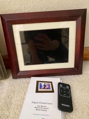 PHILLIPS DIGITAL PHOTO FRAME AND CHERUB FRAMED WALL ART