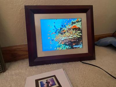PHILLIPS DIGITAL PHOTO FRAME AND CHERUB FRAMED WALL ART