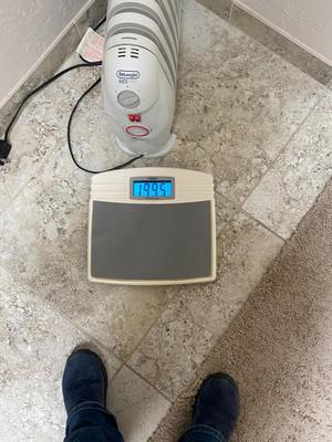 DELONGHI SAFE HEATER, INDIGLO DIGITAL SCALE AND COZY THROW BLANKET