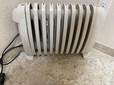 DELONGHI SAFE HEATER, INDIGLO DIGITAL SCALE AND COZY THROW BLANKET