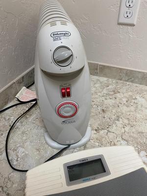 DELONGHI SAFE HEATER, INDIGLO DIGITAL SCALE AND COZY THROW BLANKET