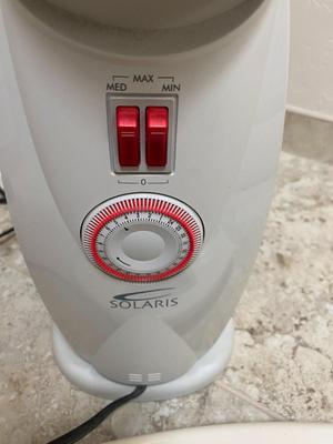 DELONGHI SAFE HEATER, INDIGLO DIGITAL SCALE AND COZY THROW BLANKET