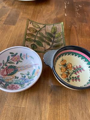 Various plates, bowls, cups/saucers