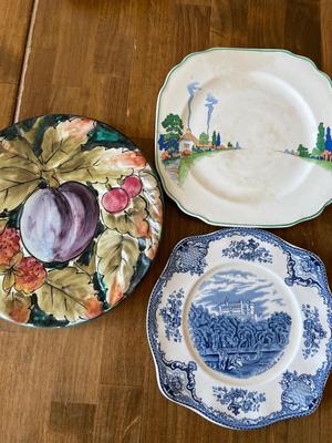 Various plates, bowls, cups/saucers