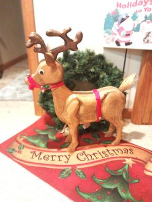 WOODEN REINDEER-RUG-WREATH AND SIGN