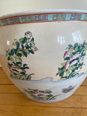 Chinese porcelain planter