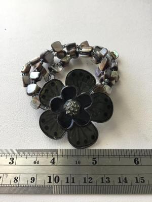 Stretchy flower fashion bracelet