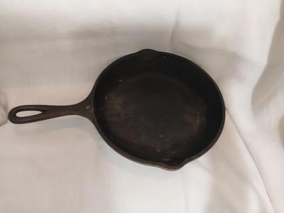 CAST IRON SKILLET MADE IN USA AND VINTAGE JARS