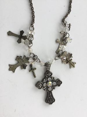 UI? Marked cross fashion necklace