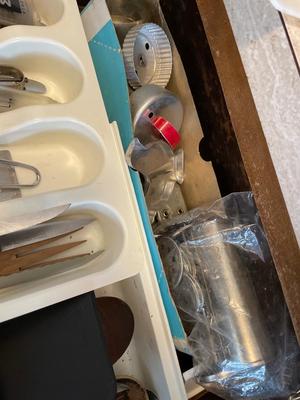 Utensil drawer