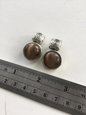 Unmarked beautiful vintage clip on earrings