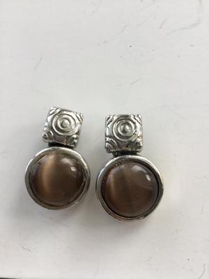 Unmarked beautiful vintage clip on earrings