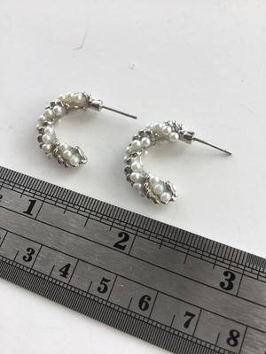 Faux pearl small hoop fashion earrings