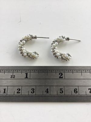 Faux pearl small hoop fashion earrings