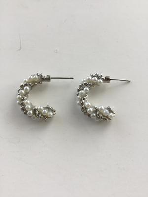 Faux pearl small hoop fashion earrings