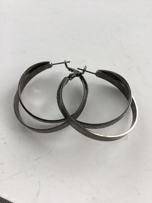 Unmarked black fashion hoop earrings