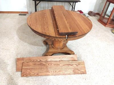 WOODEN PEDASTAL TABLE WITH FOUR LEAVES