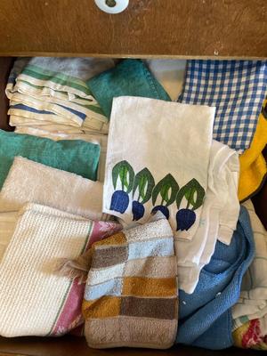 Kitchen towels & plastic wrap