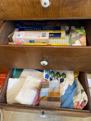 Kitchen towels & plastic wrap