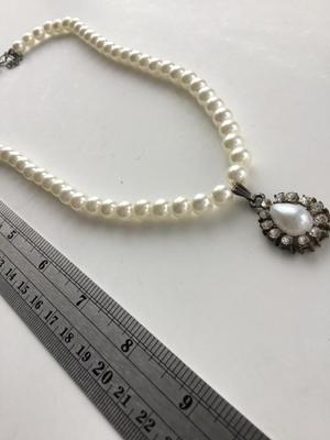 Beautiful faux pearl fashion necklace