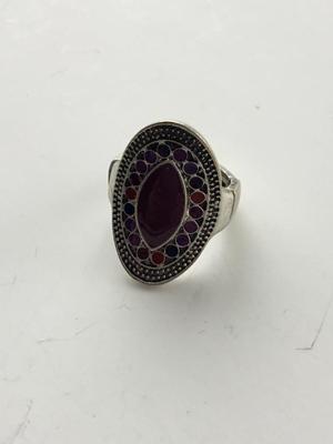 Beautiful unmarked stretchy fashion ring