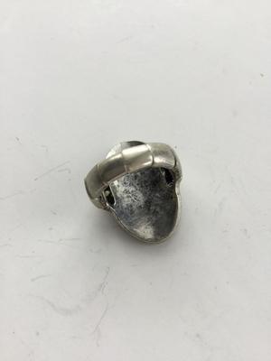 Beautiful unmarked stretchy fashion ring