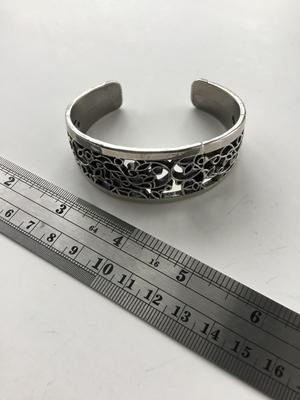Silver tone beautiful fashion cuff
