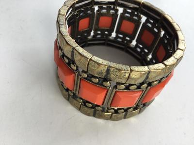 Unmarked fashion stretchy bracelet