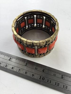 Unmarked fashion stretchy bracelet