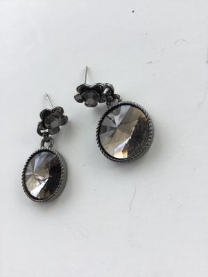 Beautiful black dangle fashion earrings