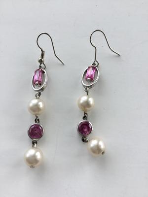 Unmarked pink dangle fashion earrings