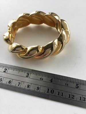 Gold tone fashion bracelet