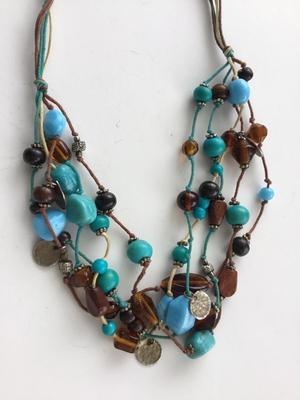 Unmarked unique fashion necklace