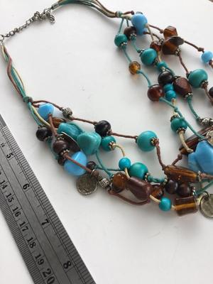 Unmarked unique fashion necklace