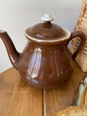 Hall teapot, wood trays, metal God Jul tray, and wooden bowl
